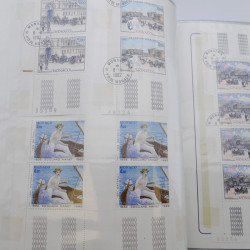 Lot massif de timbres de Monaco neufs et oblitérés en 6 albums.