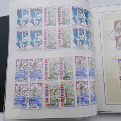 Lot massif de timbres de Monaco neufs et oblitérés en 6 albums.