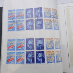 Lot massif de timbres de Monaco neufs et oblitérés en 6 albums.