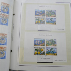 Lot massif de timbres de Monaco neufs et oblitérés en 6 albums.