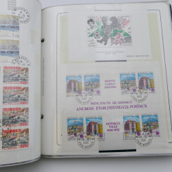Lot massif de timbres de Monaco neufs et oblitérés en 6 albums.