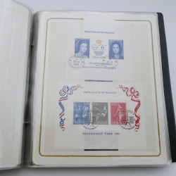 Lot massif de timbres de Monaco neufs et oblitérés en 6 albums.
