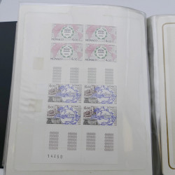 Lot massif de timbres de Monaco neufs et oblitérés en 6 albums.
