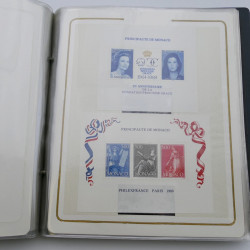 Lot massif de timbres de Monaco neufs et oblitérés en 6 albums.