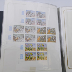 Lot massif de timbres de Monaco neufs et oblitérés en 6 albums.