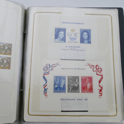 Lot massif de timbres de Monaco neufs et oblitérés en 6 albums.