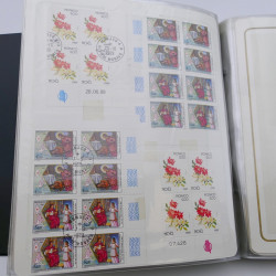 Lot massif de timbres de Monaco neufs et oblitérés en 6 albums.