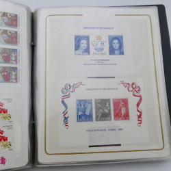 Lot massif de timbres de Monaco neufs et oblitérés en 6 albums.