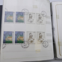 Lot massif de timbres de Monaco neufs et oblitérés en 6 albums.