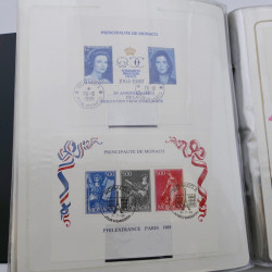 Lot massif de timbres de Monaco neufs et oblitérés en 6 albums.