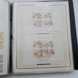 Lot massif de timbres de Monaco neufs et oblitérés en 6 albums.