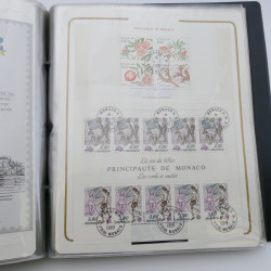 Lot massif de timbres de Monaco neufs et oblitérés en 6 albums.