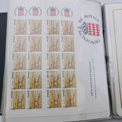 Lot massif de timbres de Monaco neufs et oblitérés en 6 albums.