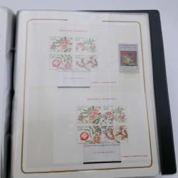 Lot massif de timbres de Monaco neufs et oblitérés en 6 albums.
