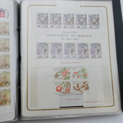Lot massif de timbres de Monaco neufs et oblitérés en 6 albums.