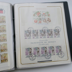 Lot massif de timbres de Monaco neufs et oblitérés en 6 albums.