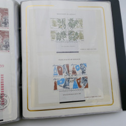 Lot massif de timbres de Monaco neufs et oblitérés en 6 albums.