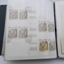 Lot massif de timbres de Monaco neufs et oblitérés en 6 albums.