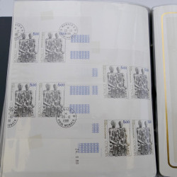 Lot massif de timbres de Monaco neufs et oblitérés en 6 albums.