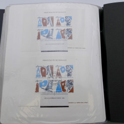 Lot massif de timbres de Monaco neufs et oblitérés en 6 albums.