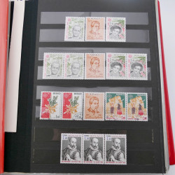 Lot massif de timbres de Monaco neufs et oblitérés en 6 albums.