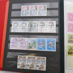 Lot massif de timbres de Monaco neufs et oblitérés en 6 albums.