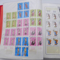 Lot massif de timbres de Monaco neufs et oblitérés en 6 albums.
