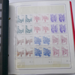 Lot massif de timbres de Monaco neufs et oblitérés en 6 albums.