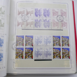 Lot massif de timbres de Monaco neufs et oblitérés en 6 albums.