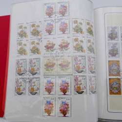 Lot massif de timbres de Monaco neufs et oblitérés en 6 albums.