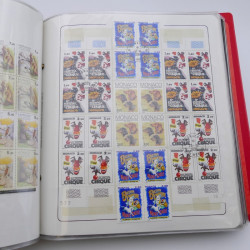 Lot massif de timbres de Monaco neufs et oblitérés en 6 albums.