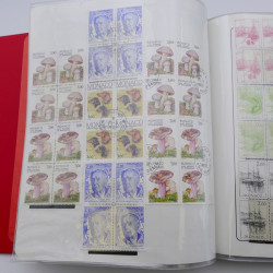 Lot massif de timbres de Monaco neufs et oblitérés en 6 albums.