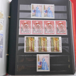 Lot massif de timbres de Monaco neufs et oblitérés en 6 albums.