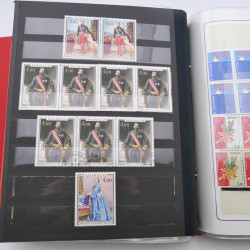Lot massif de timbres de Monaco neufs et oblitérés en 6 albums.