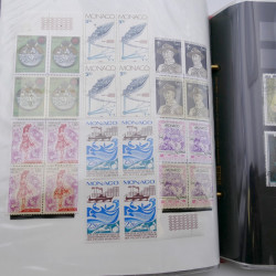 Lot massif de timbres de Monaco neufs et oblitérés en 6 albums.
