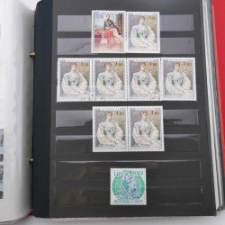 Lot massif de timbres de Monaco neufs et oblitérés en 6 albums.