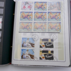 Lot massif de timbres de Monaco neufs et oblitérés en 6 albums.