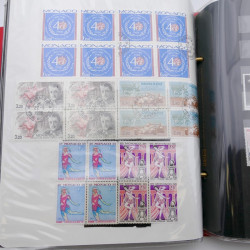 Lot massif de timbres de Monaco neufs et oblitérés en 6 albums.