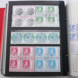Lot massif de timbres de Monaco neufs et oblitérés en 6 albums.