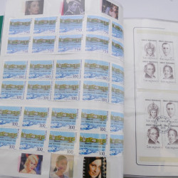 Lot massif de timbres de Monaco neufs et oblitérés en 6 albums.