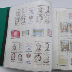 Lot massif de timbres de Monaco neufs et oblitérés en 6 albums.