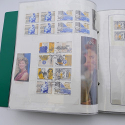 Lot massif de timbres de Monaco neufs et oblitérés en 6 albums.
