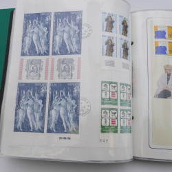 Lot massif de timbres de Monaco neufs et oblitérés en 6 albums.