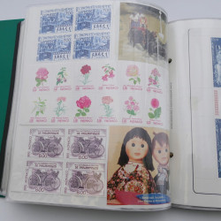 Lot massif de timbres de Monaco neufs et oblitérés en 6 albums.