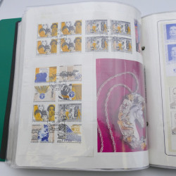 Lot massif de timbres de Monaco neufs et oblitérés en 6 albums.