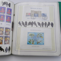 Lot massif de timbres de Monaco neufs et oblitérés en 6 albums.