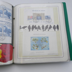 Lot massif de timbres de Monaco neufs et oblitérés en 6 albums.