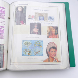 Lot massif de timbres de Monaco neufs et oblitérés en 6 albums.