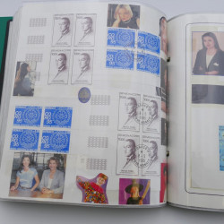 Lot massif de timbres de Monaco neufs et oblitérés en 6 albums.