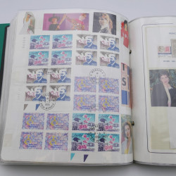 Lot massif de timbres de Monaco neufs et oblitérés en 6 albums.